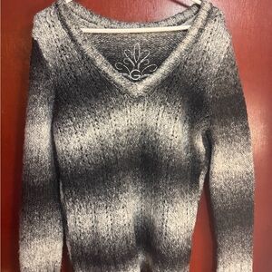 Gitano V-Neck Ombre Knit Sweater in Gray and Black